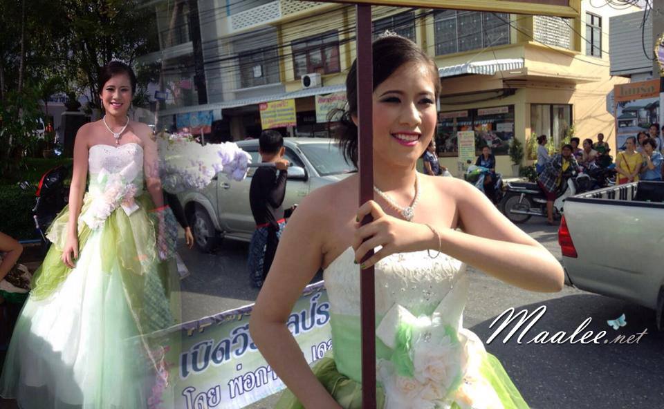 พร้อมเช่า ชุดแฟนซี ชุดราตรียาว เกาะอก สีเขียว ขาว Pastel แต่งผ้าแก้ว ช่อดอกไม้