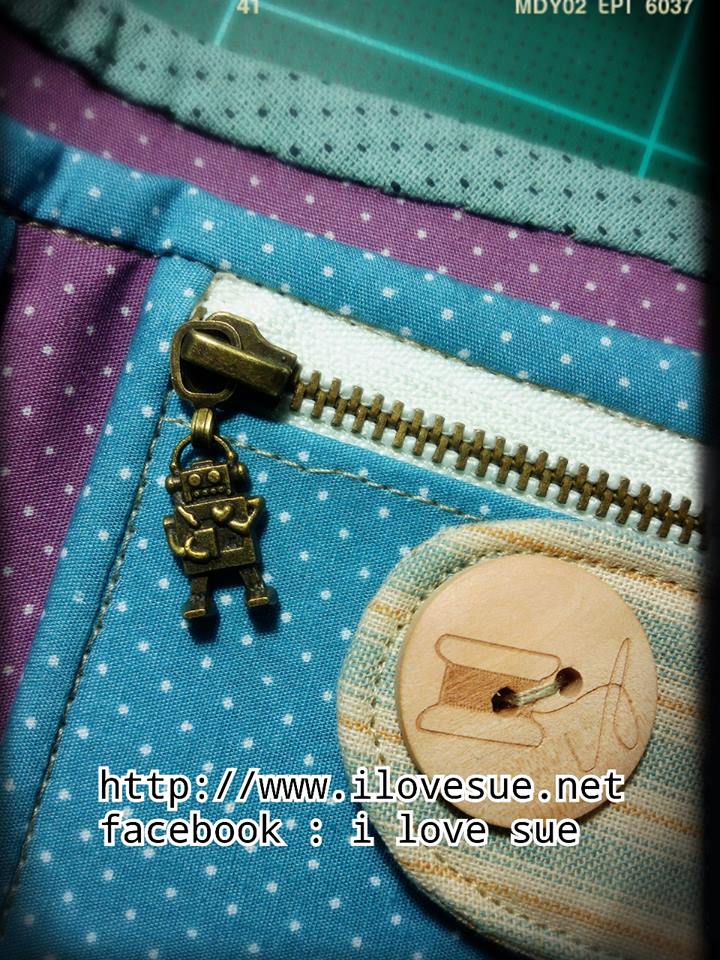 กระเป๋าใบสั้นสองพับลายคัพเค้ก - สั่งทำค่ะ