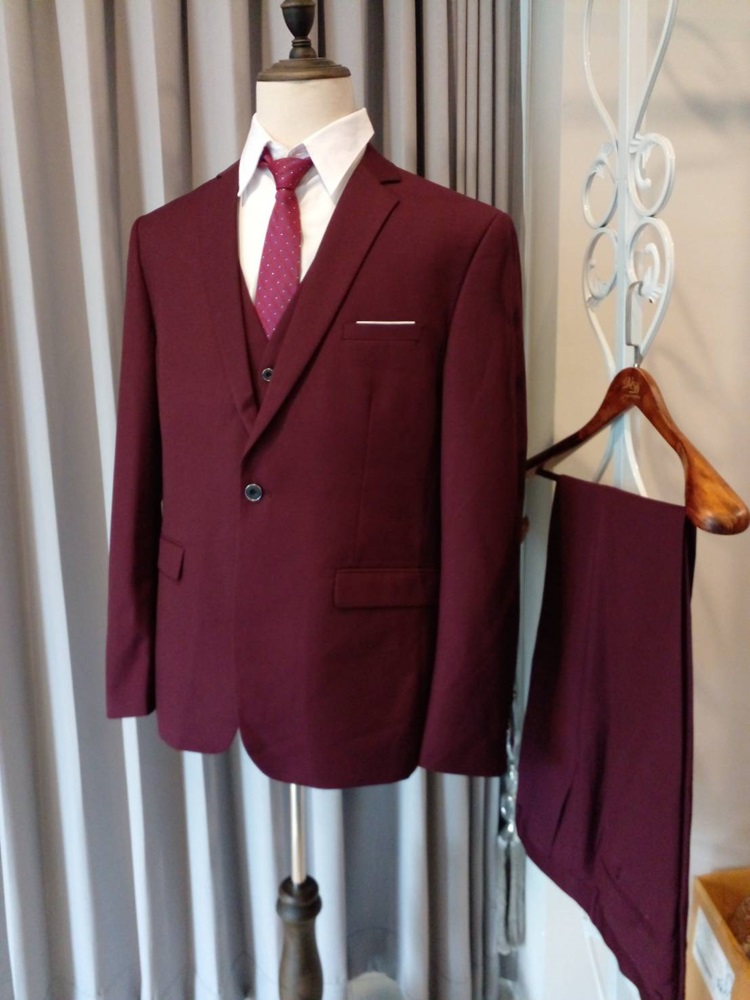 พร้อมเช่า ชุดสูทชาย สีแดงเบอร์กันดี คลาสสิก รุ่นกระดุมเดียว (พร้อมเสื้อกั๊ก) พลัสไซส์
