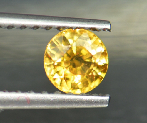 พลอยบุษราคัมบางกะจะ 0.60 กะรัตพลอยไทย (0656)