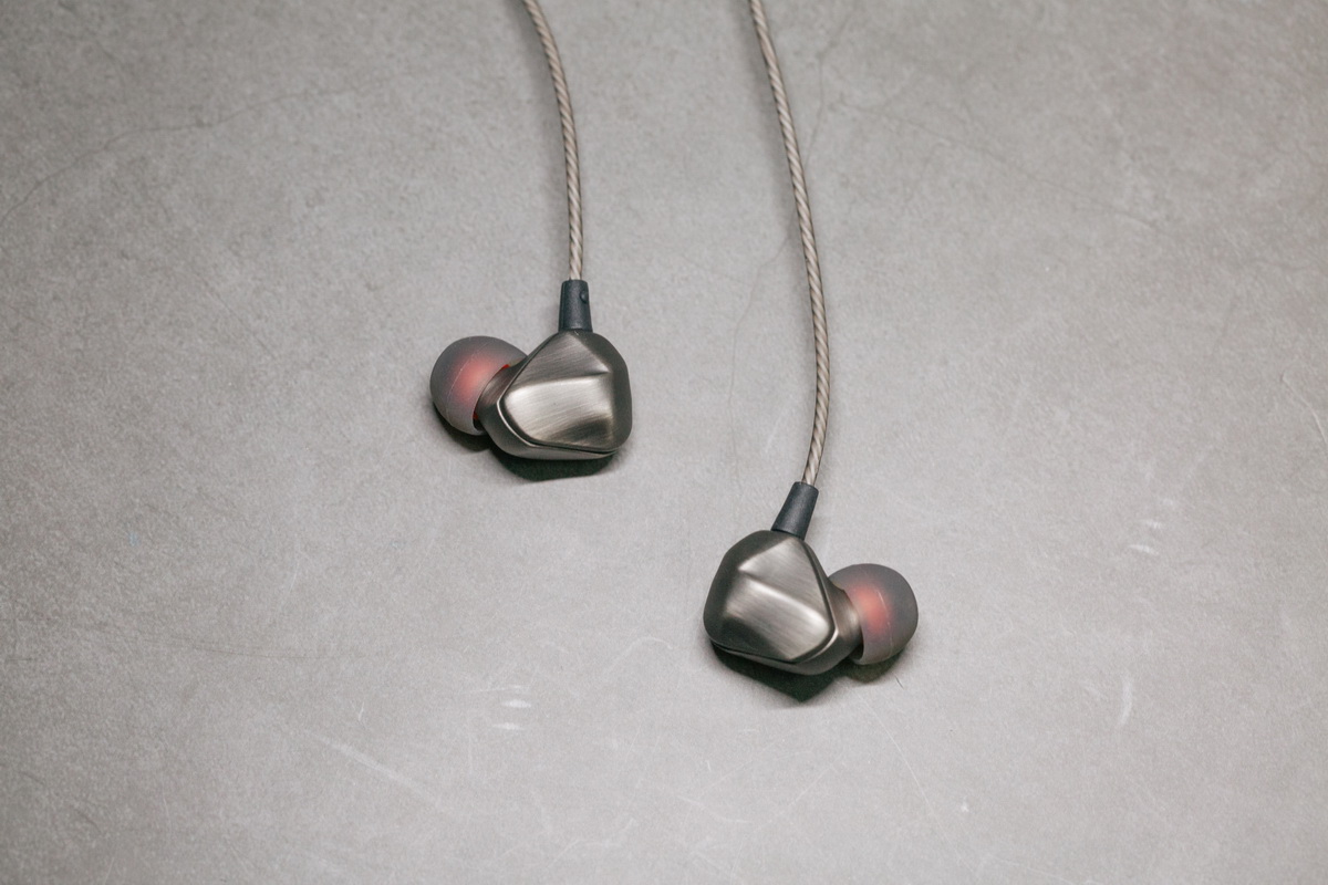 ขาย Auglamour F100 หูฟังบอดี้เหล็ก พร้อมไมค์ รองรับ Smart phone