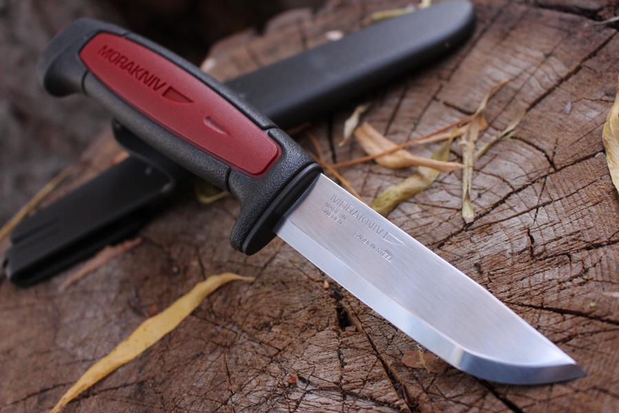 มีดใบตาย MoraKniv Pro C Carbon Steel Blade Sweden ด้ามสีแดง ของแท้ 100%
