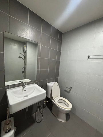 ให้เช่าบีคอนโด พหลโยธิน ตึก B ชั้น8 ห้อง 26 ตรม.เฟอร์ มีเครื่องซักผ้า ใกล้ ม.กรุงเทพ