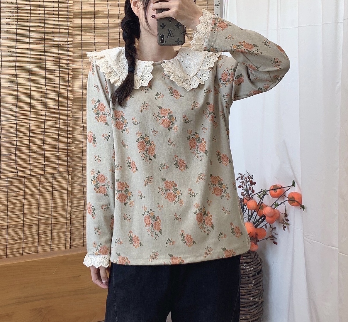 เสื้อยืดลายดอกไม้แต่งปกผ้าลูกไม้