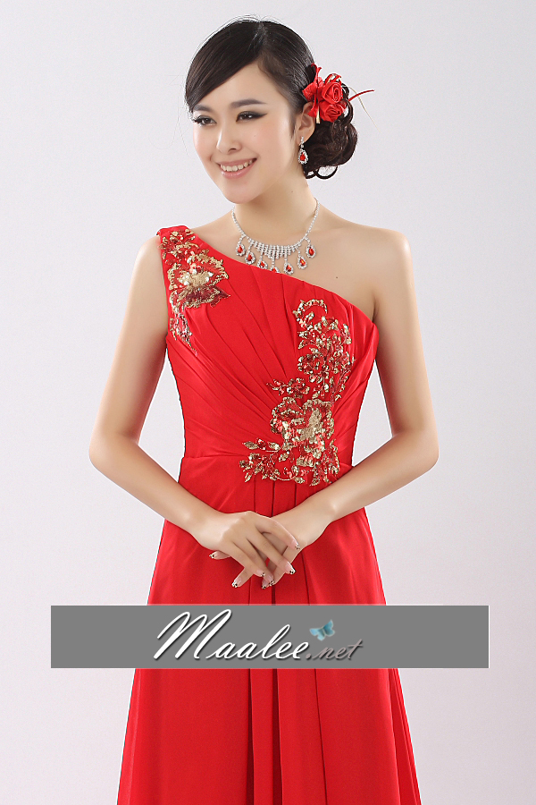 พร้อมส่ง ชุดราตรียาว ไหล่เดียว สีแดง แต่งลูกไม้ปักเลื่อมละเอียด ช่วงอกจับเดรปสวย