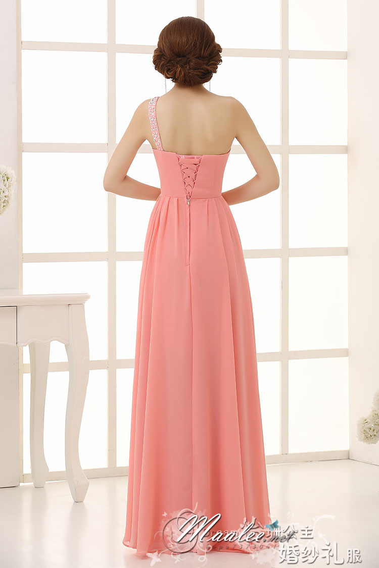 พร้อมเช่า ชุดราตรียาว ไหล่เดียว สีส้ม ผ้าชีฟอง แต่งเลื่อม+มุก ช่วงเนินอกและเอว