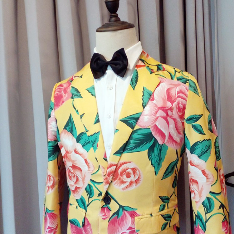 พร้อมเช่า ชุดสูทชาย สูทลายดอก สีเหลือง