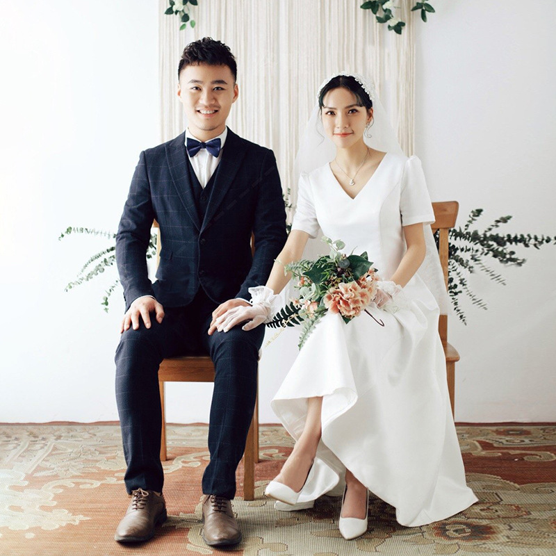 พร้อมเช่า ชุดเช่า ชุดแต่งงาน มินิมอล ชุดหมั้น แขนสั้นคอวี