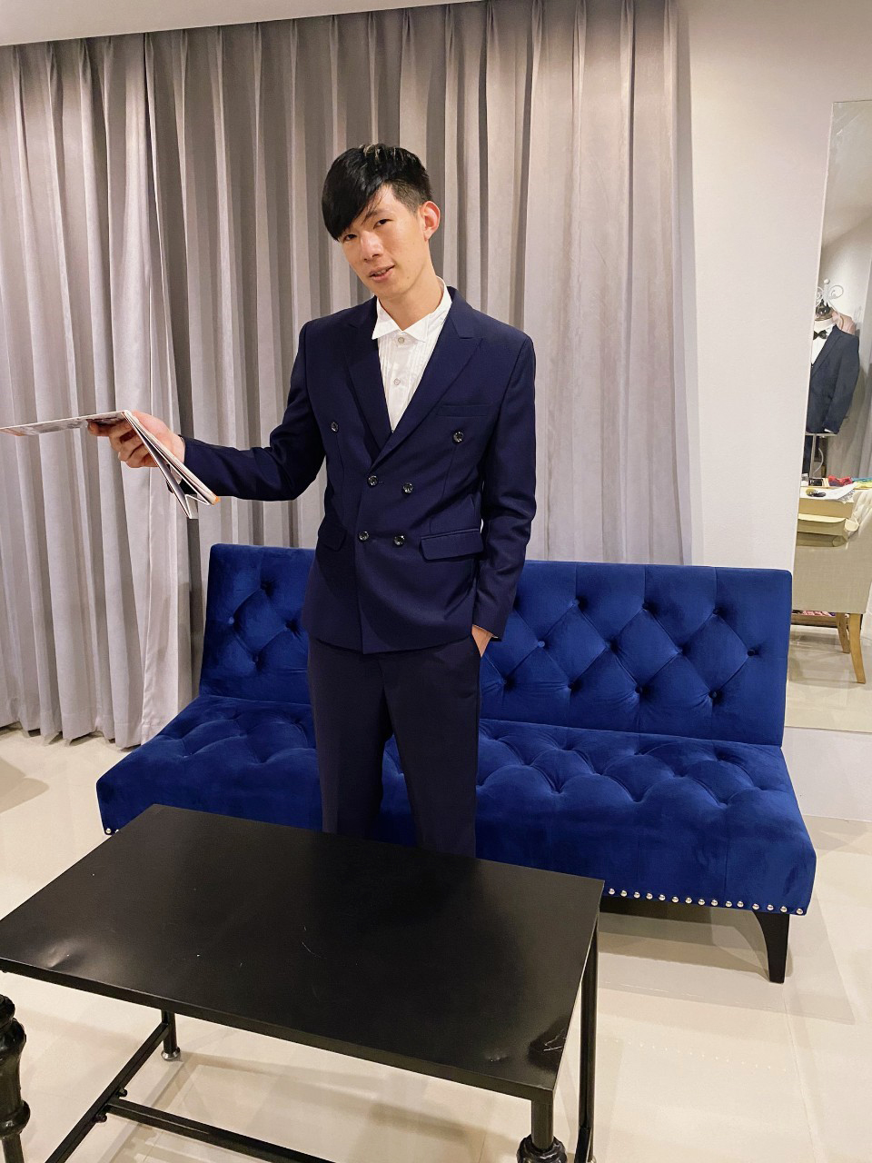 พร้อมเช่า ชุดสูทชาย สีกรม รุ่นกระดุมสองแถว ไม่มีเสื้อกั๊ก