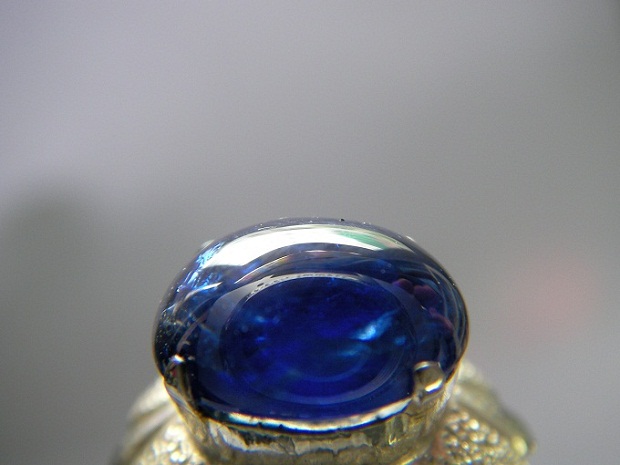 นิหร่าไพลินพม่า บ่อม๊กก๊ก (สีน้ำเงิน) เนื้อแก้วโปร่งสวย ทรงนูนไข่หวาน น่ารัก ขนาด 10.05x7.59x3.92 mm. นน. 2.9 ct. ราคาโทรถาม