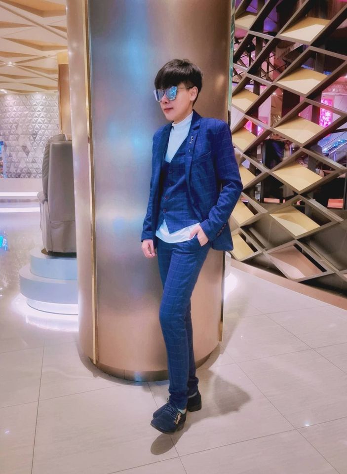 พร้อมเช่า ชุดสูทชาย สีน้ำเงิน ลายตาราง ทรงเข้ารูป สไตล์เกาหลี พร้อมเสื้อกั๊ก