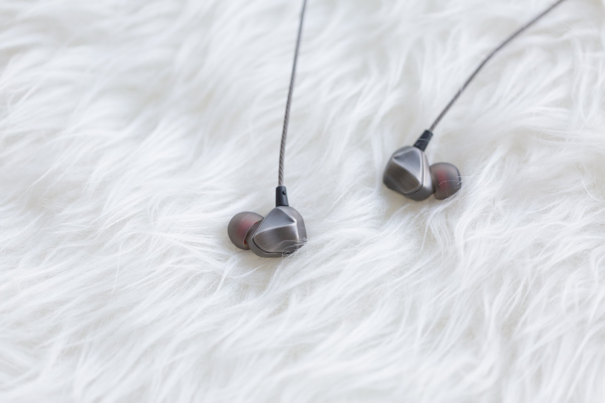 ขาย Auglamour F100 หูฟังบอดี้เหล็ก พร้อมไมค์ รองรับ Smart phone