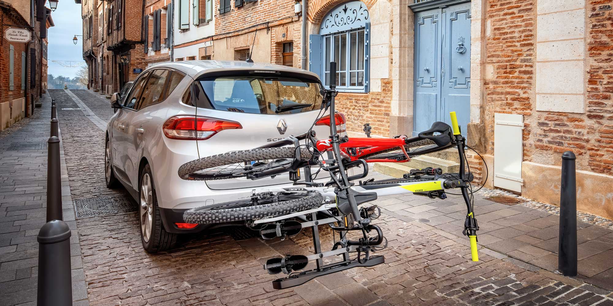 แร็คจักรยาน แร็คท้ายรถ BUZZRACK BUZZRACER 4 BIKES REAR RACK. สำหรับจักรยาน 4 คัน (มาตรฐาน ECE, XP)