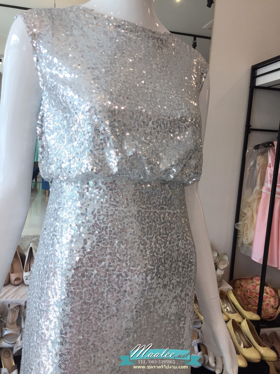 พร้อมเช่า ชุดราตรีแนวGatsby ปักเลื่อม แขนกุดเข้ารูป ออกงานกลางคืน ด้านหลังเป็นซีทรูแนวเซ็กซี่ สีเงิน (ซิปหลัง)