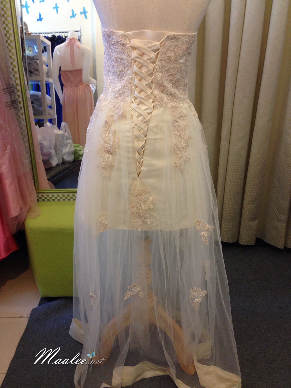 พร้อมเช่า ชุดราตรียาว เกาะอก ลูกไม้ คลุมด้วยผ้าตาข่าย สวยหรู สีครีมChampagne (มีทั้งแบบซิป และเชือกผูกหลัง)