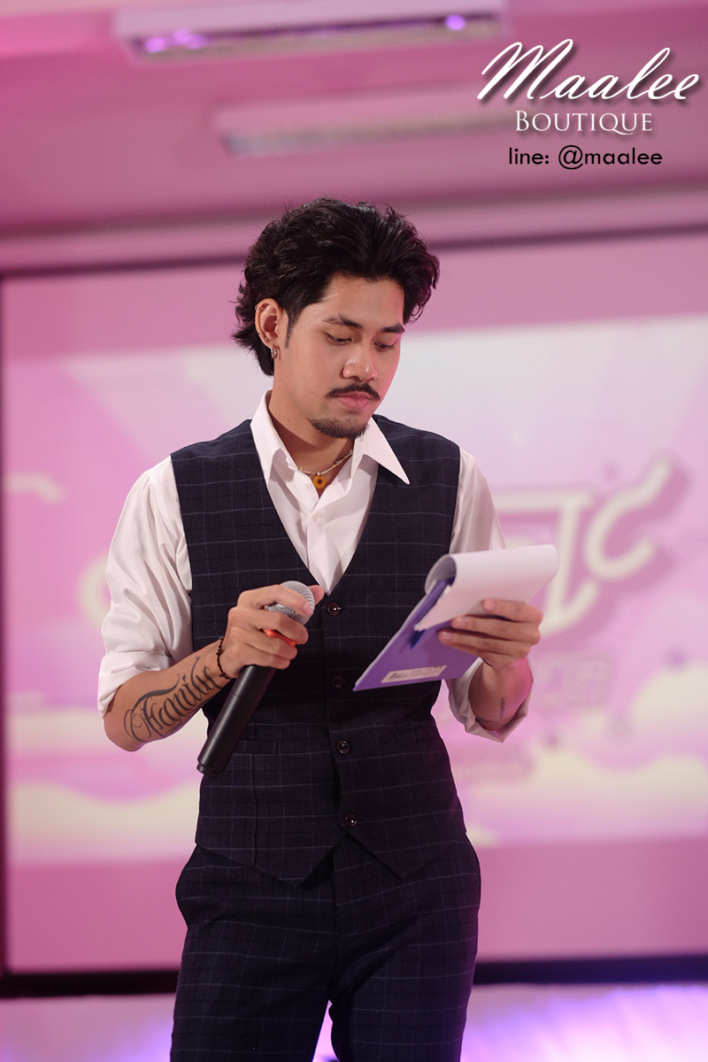 พร้อมเช่า ชุดสูทชาย สีกรมท่า ลายตาราง ทรงเข้ารูป Slim-cut พร้อมเสื้อกั๊ก