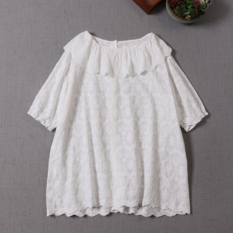 เสื้อผ้าลูกไม้แต่งคอระบาย