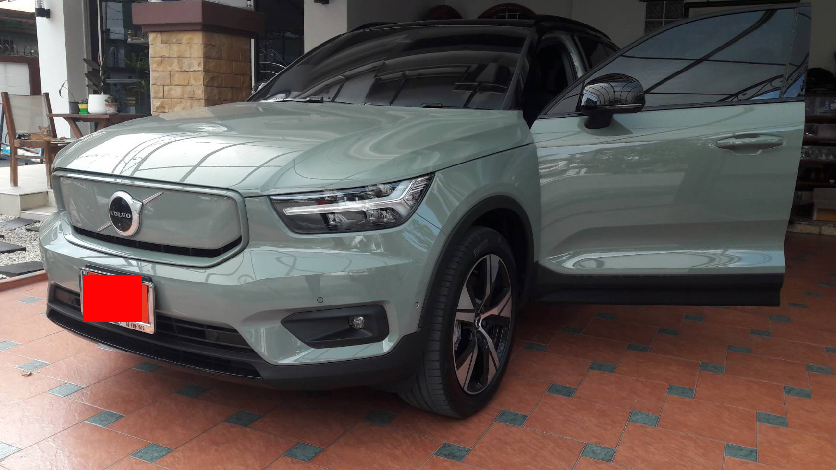 พรมปูพื้นรถยนต์ Volvo XC40 Pure Electric ปูพรม7D สีน้ำตาลเข้ม + พรมดักฝุ่นสีครีม เข้ารูป เต็มคัน