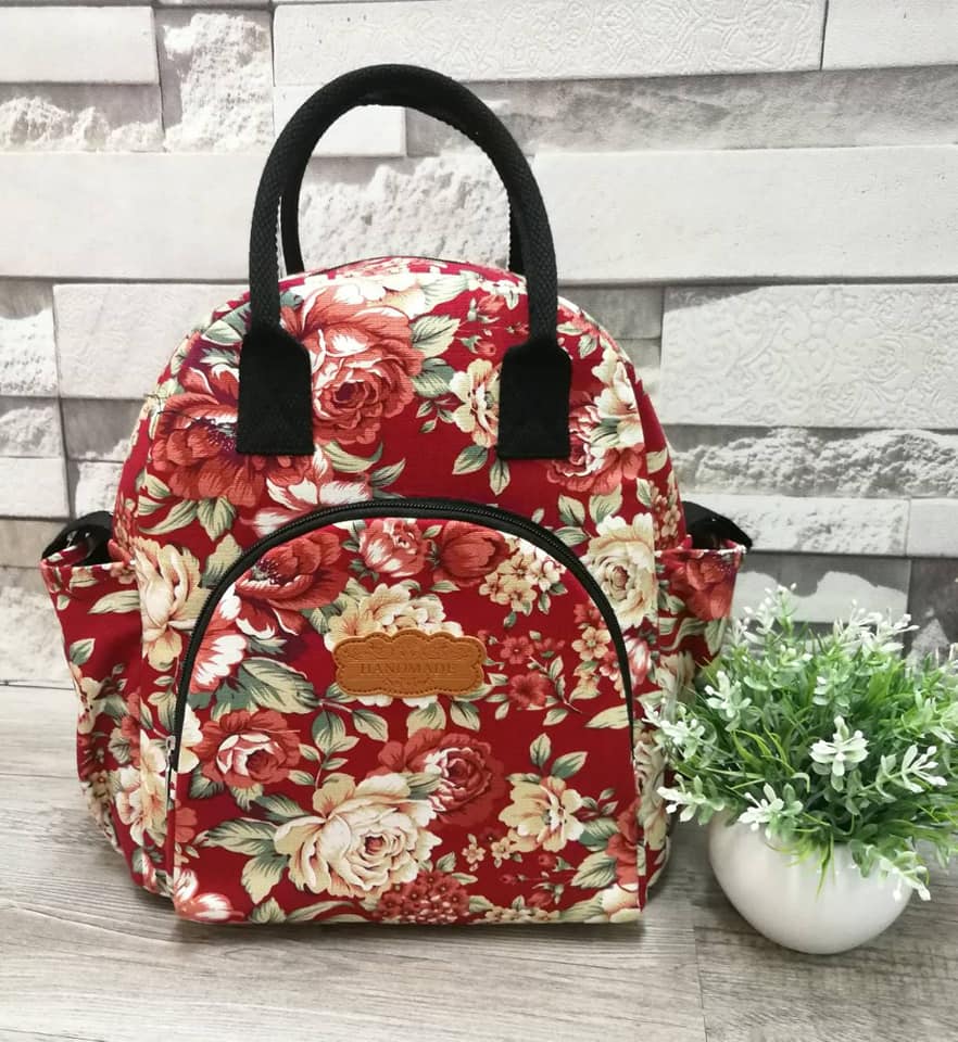 กระเป๋าเป้ผ้า HANDMADE มีกระเป๋าหน้าลายดอกกุหลาบสีแดง