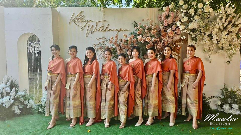 เช่า ชุดไทย ชุดเพื่อนเจ้าสาว ชุดไทยสไบสีส้มอิฐ ผ้าถุงทอง