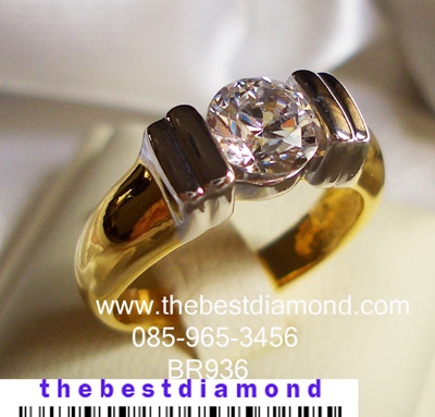 BR936+++แหวนหนีบแบบmodern+++ ดีไซน์เรียบ หรู ใส่ได้นานๆแบบนี้ใส่ได้ทั้งหญิงและชายเลยค่ะ เพชรตรงกลางใช้เพชรขนาด 50 สต(5.2มม) ฝังแบบหนีบไม่เกี่ยวเสื้อ