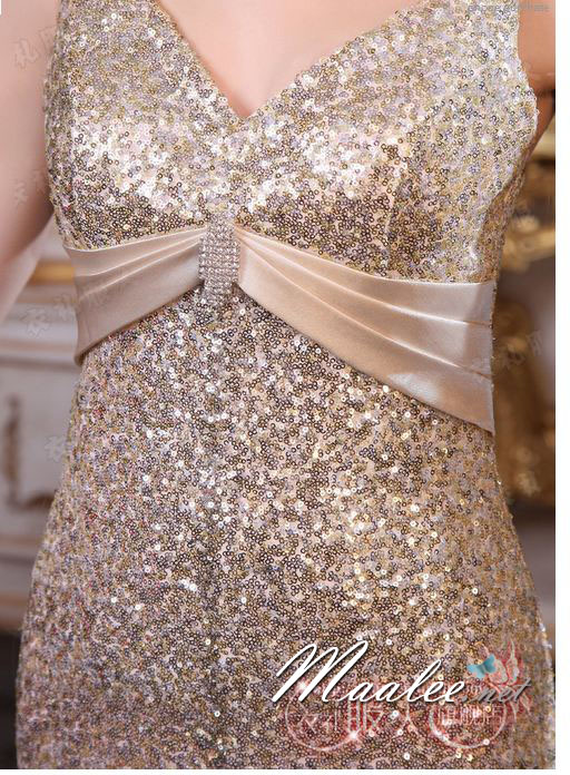 พร้อมเช่า ชุดราตรียาว สายเดี่ยว เรียบหรู สีทอง Champagne เนื้อผ้าแต่งเลื่อมทั้งตัว