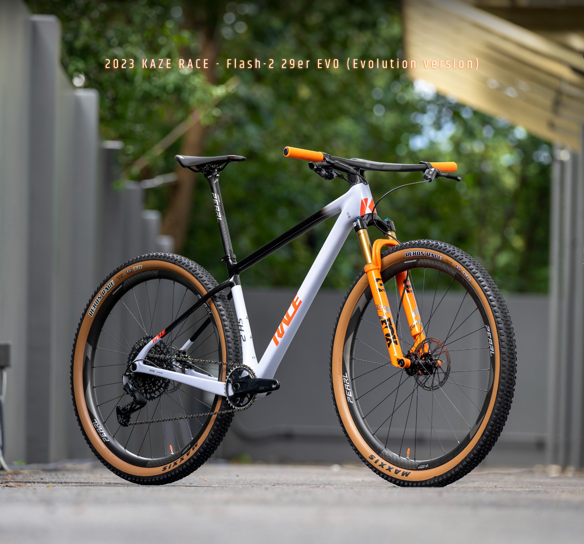 จักรยานเสือภูเขา KAZE Flash 2 29er EVO (Evolution version) CARBON เกียร์ SHIMANO XT 1*12SP, โช๊คลม FOX32 KASHIMA ล้อ 29 ปี 2024