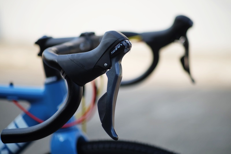 CINELLI ZYDECO LA LA สีฟ้า | จักรยานกราเวลเฟรมอลูมิเนียม Shimano Sora ชุดแต่งครบ ปั่นทางเรียบ-ลุยฝุ่นได้