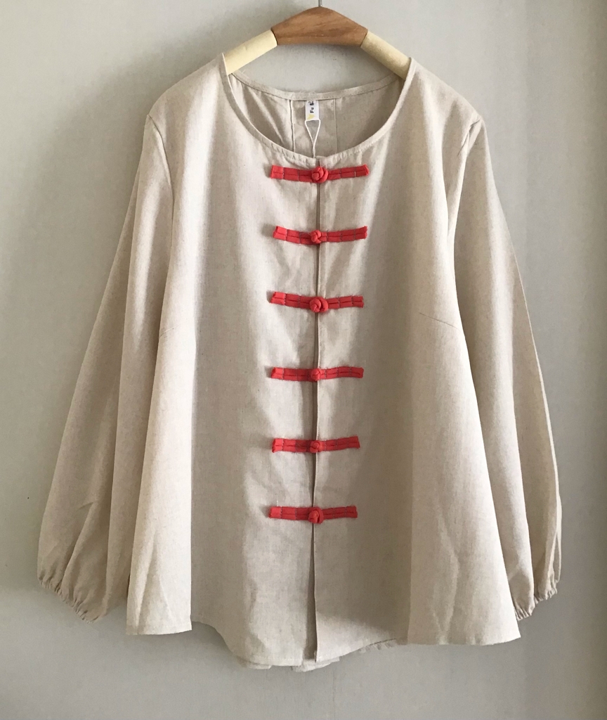 เสื้อผ้าป่านแต่งกระดุมปม