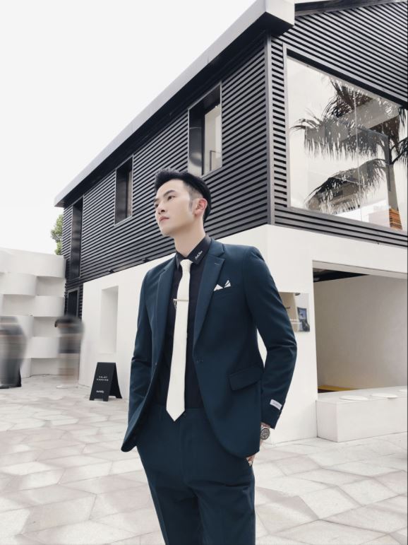 Pre-order เสื้อสูทชาย สีเขียวเข้ม หล่อเนียบ ทรงสลิม