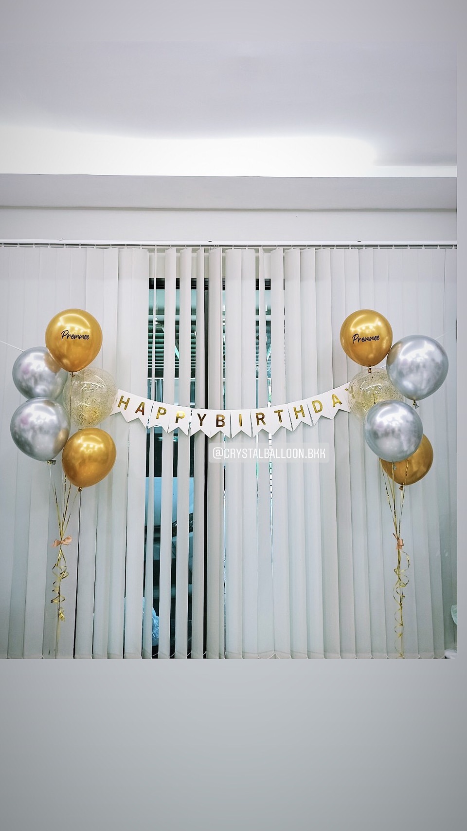 ลูกโป่ง วันเกิด ป้ายธง Happy Birthday พร้อม ช่อลูกโป่ง ช่อ 5 ลูก 2 ช่อ,ลูกโป่งใส ใส่กลิตเตอร์ พร้อมตกเเต่ง สามารถเปลี่ยนสีลูกโป่ง/เปลี่ยนข้อความ/เปลี่ยนสี-ป้ายธงได้