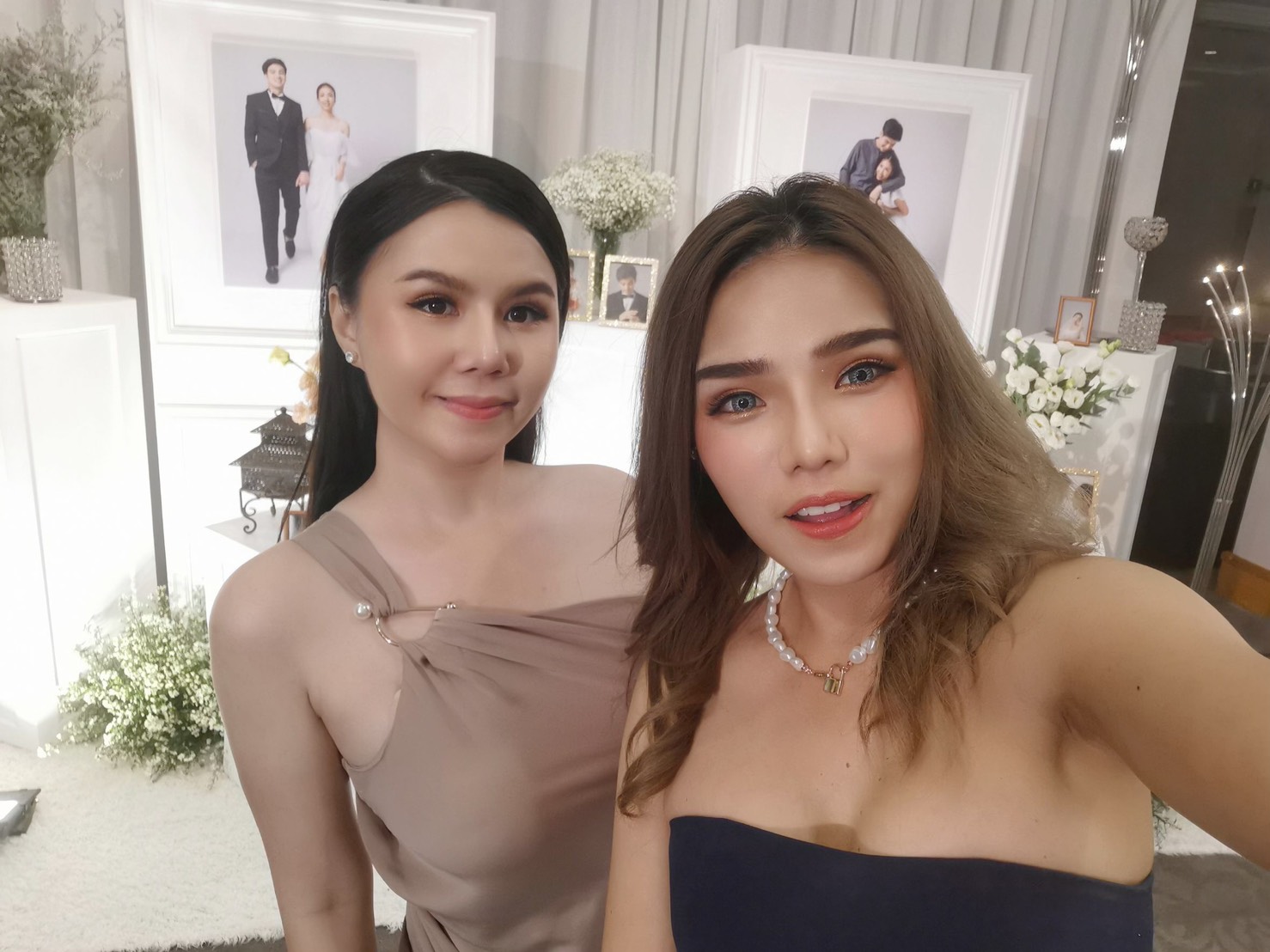 พร้อมเช่า ชุดราตรียาว ชุดเดรส ไหล่เฉียง จับเดรปหน้า สีส้มอิฐ สีน้ำตาล สีเบจ