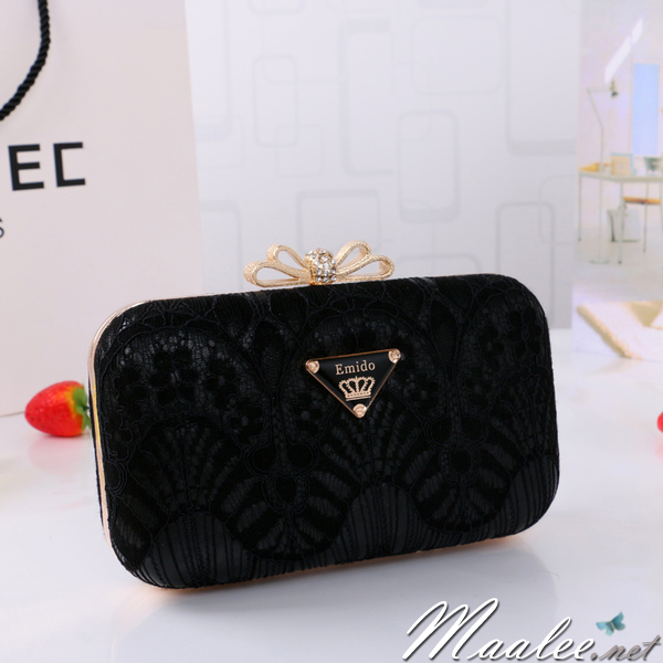 พร้อมส่ง Evening Clutch กระเป๋าออกงาน Emido ทรงสี่เหลี่ยม แบบลูกไม้เรียบหรู สีดำ จุกเปิดเก๋ๆรูปโบว์มีเพชร มาพร้อมสายสะพายยาว