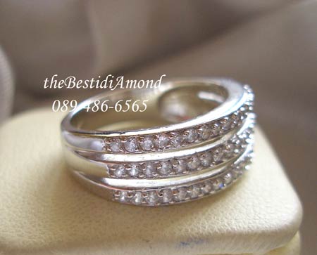 +++แหวนแถวเริ่ดหรูอีกวงค่ะ คราวนี้มาทีเดียว 3 แถวเลยค่ะ ใส่แล้วสวยและ iNtrend ค่ะ รหัส BR502RD+++