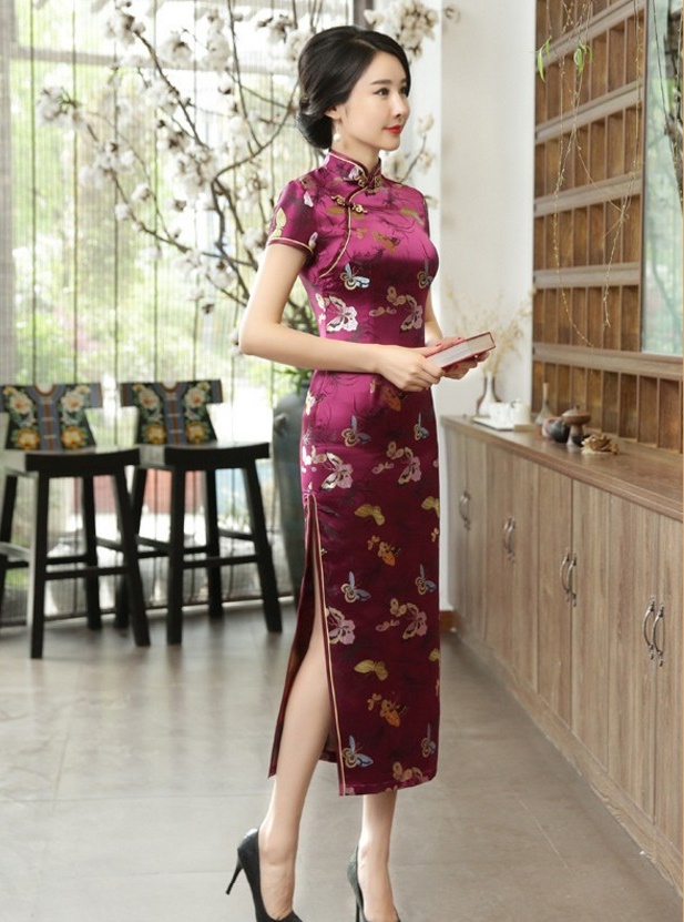 Pre-order กี่เพ้า สีไวน์แดง ลายผีเสื้อ ผ้าไหมจีน กุ๊นขอบ ตัดเย็บอย่างดี