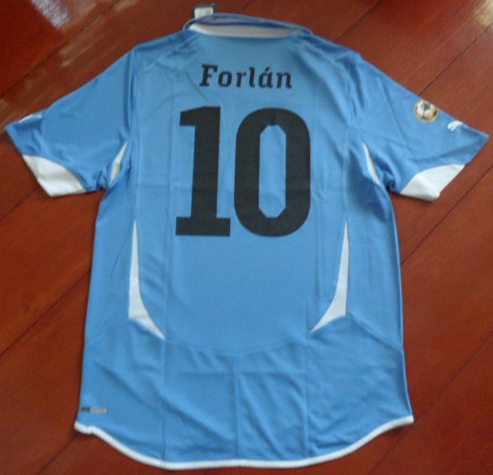 เสื้อฟุตบอล #10 ฟอร์ลัน ทีมชาติอุรุกวัย Player Version ชุดเหย้า ชุดลุยศึกฟุตบอลโลก 2010 พร้อมอาร์มที่ระลึก GOLDEN BALL 2010 WINNER ใหม่ L-Size / #10 FORLAN URUGUAY Football Shirt Player Version Home Kit World Cup 2010 Jersey with GOLDEN BALL 2010 WINNER P