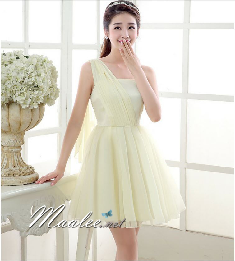 พร้อมส่ง ชุดเดรสสั้น เกาะอก ไหล่เดียว จับสม๊อกด้านหลัง สีครีม