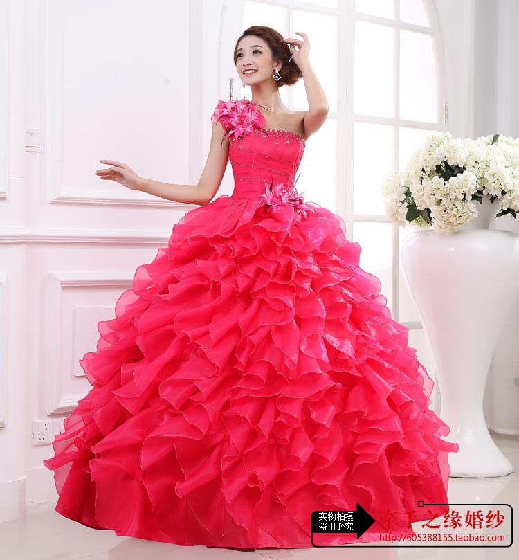 พร้อมเช่า ชุดแฟนซี ชุดราตรียาว ไหล่เฉียง สีชมพู กระโปรงระบายย้วย แต่งดอกไม้