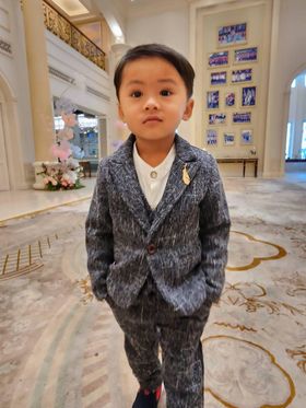 พร้อมเช่า ชุดสูทเด็กชาย สีเทาดำ สไตล์เกาหลี **พร้อมเช่าไซส์ 90 ,110 , 120**