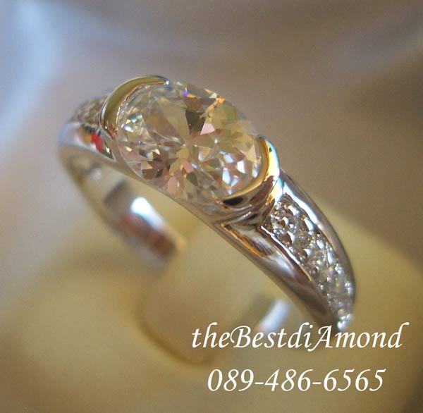 RL014RD+++แหวนเพชร Oval Cut+++ เรียบ หรู ดูดี เพชรรูปไข่ฝังแบบหุ้ม เล่นไฟเหมือนจริงมากๆๆ ใส่ติดนิ้วได้ตลอด ใส่ได้ทั้งหญิงและชาย