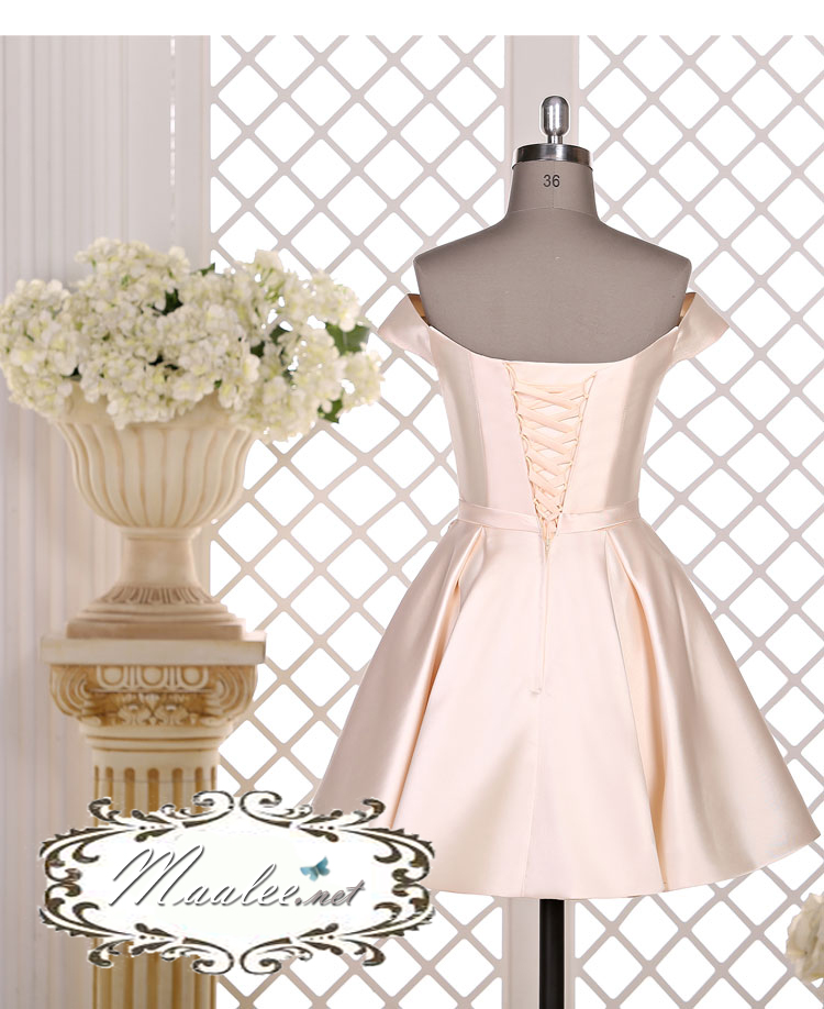 พร้อมเช่า ชุดราตรีสั้น แบบปาดไหล่ ผ้าซาตินเรียบหรู กระโปรงทรงA แต่งโบว์2ชั้น ช่วงเอว สีครีม Champagne (เชือกผูกหลัง)