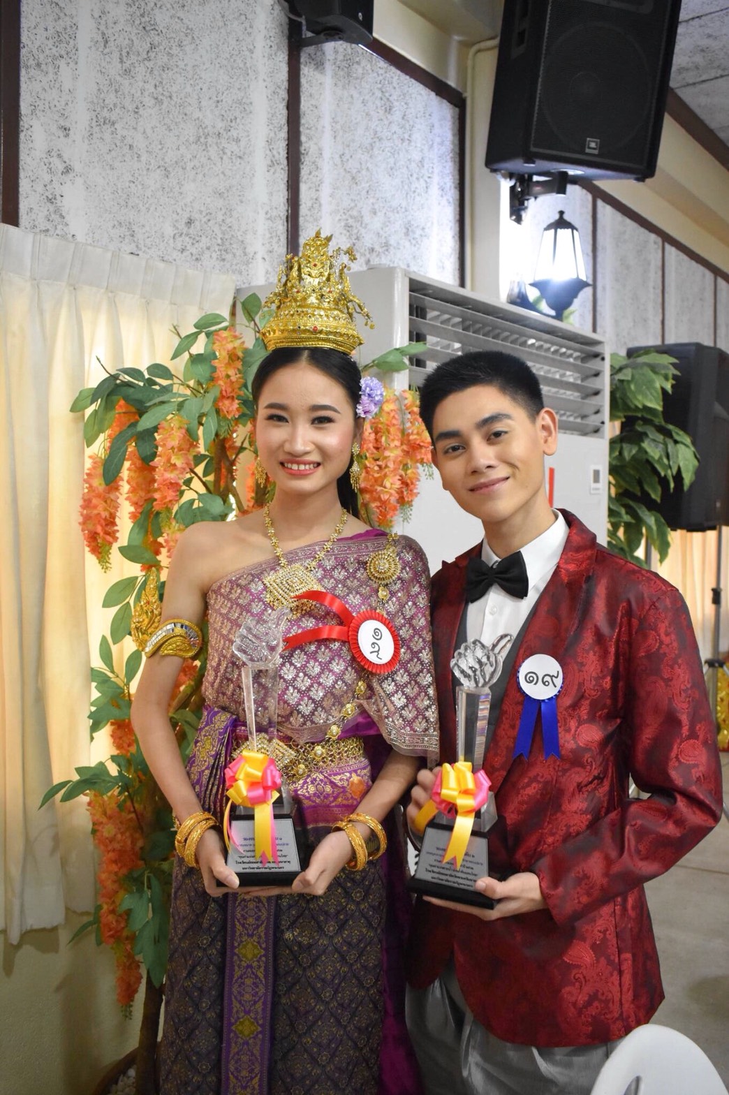 พร้อมเช่า ชุดสูทชาย สีดำ พิมพ์ลาย เนื้อผ้าแพรแบบหรูมาก