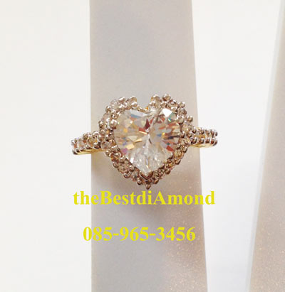 BR231++แหวนเพชรCZ รูปหัวใจเพชรล้อม มีบ่าข้างแบบทันสมัย ดูดี intrend มากๆๆ แบบออกมาจากร้านจิวเวลลี่เลย เพชรสวยวิ๊งๆ ใส่ติดนิ้วได้เลยค่ะ สวยสุดๆ