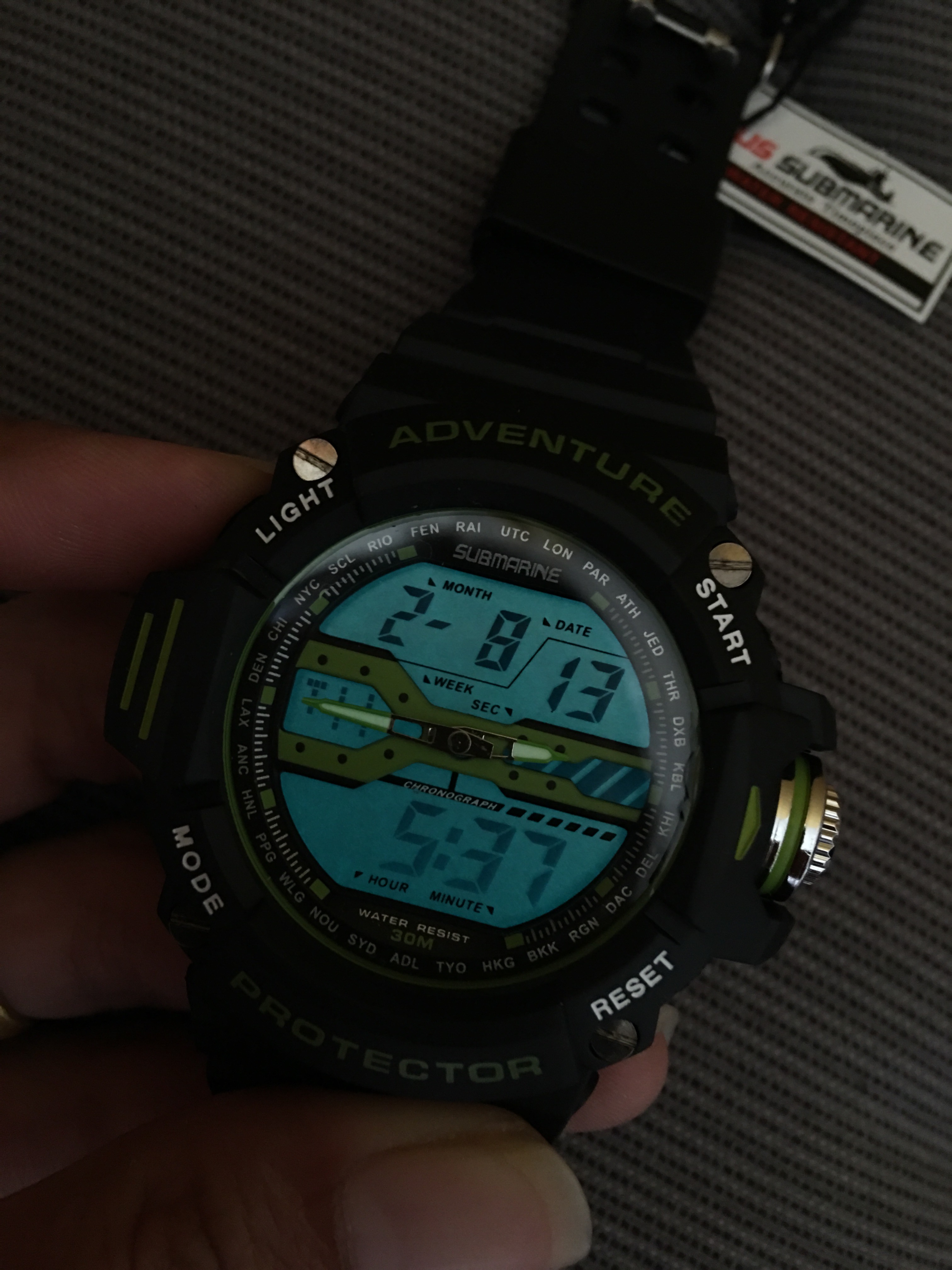 นาฬิกา US submarine รุ่น TP3164M สีดำตัดเขียว พื้นหลังเทา