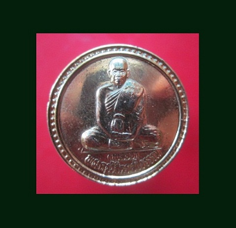 @@เหรียญกะหลั่ยทอง พระครูวิจิตร วชิรธรรม (พลอง)มณฑป วัดทองคำพิง อ.บำเหน็จณรงค์ จ.ชัยภูมิ ปี2543 รุ่นเสาร์5รุ่น1@@