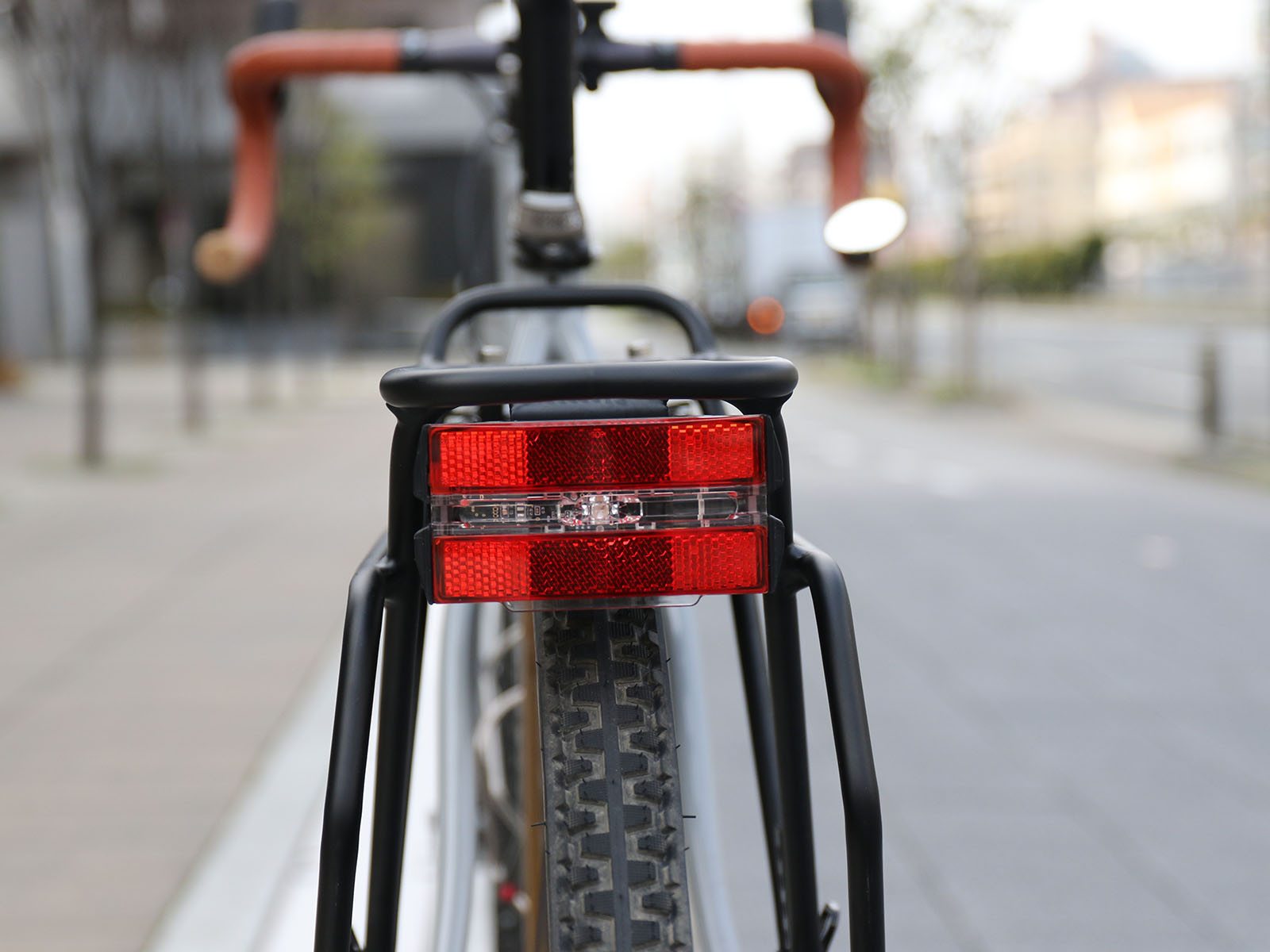 CATEYE ไฟท้ายติดตระแกรงท้าย, TLLD580G, สีแดง