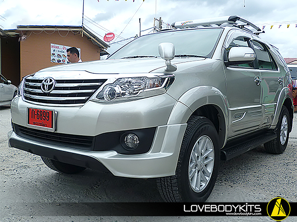 ชุดแต่ง SPORTIVO V5 แบบไม่ครอบไฟตัดหมอก : Fortuner 2012-2014