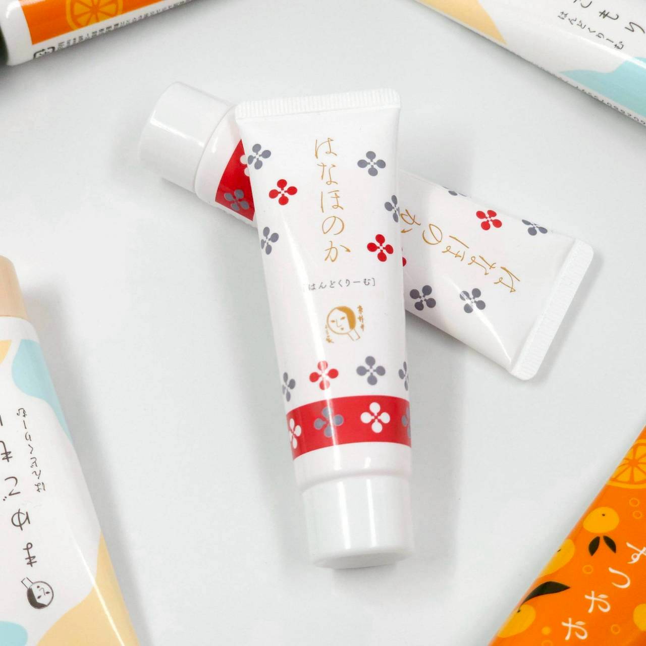 Yojiya ครีมทามือขนาด 30g Hand Cream Yuzu Tsuya / Mayugomori / Hanahonoka