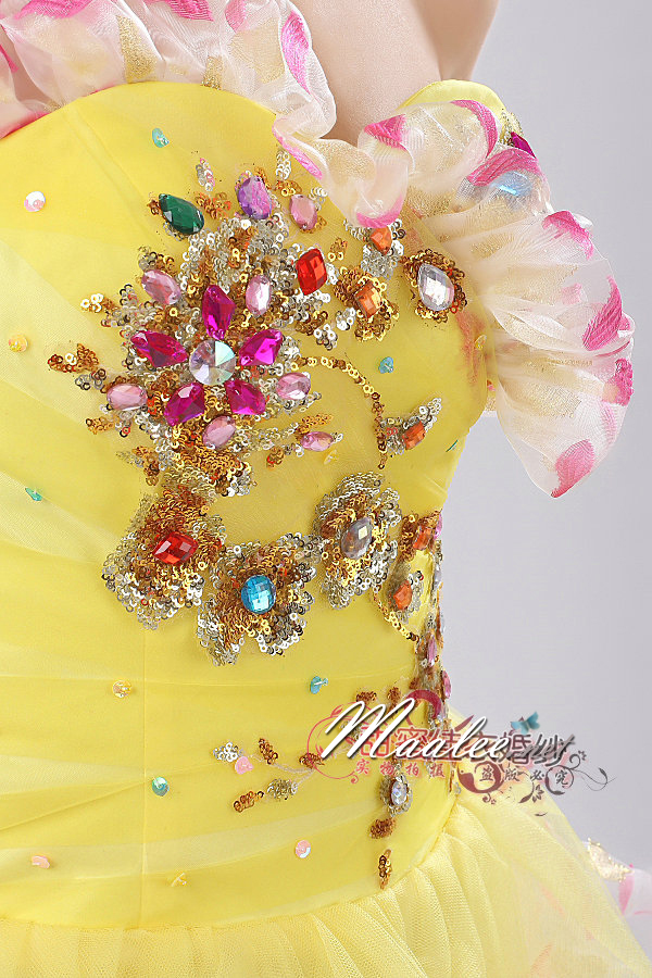 พร้อมเช่า ชุดแฟนซี เช่า 500 ชุดราตรีสั้น แบบเกาะอก กระโปรงสุ่ม ผ้าโปร่ง ปักลูกปัดและดอกไม้ สีเหลือง