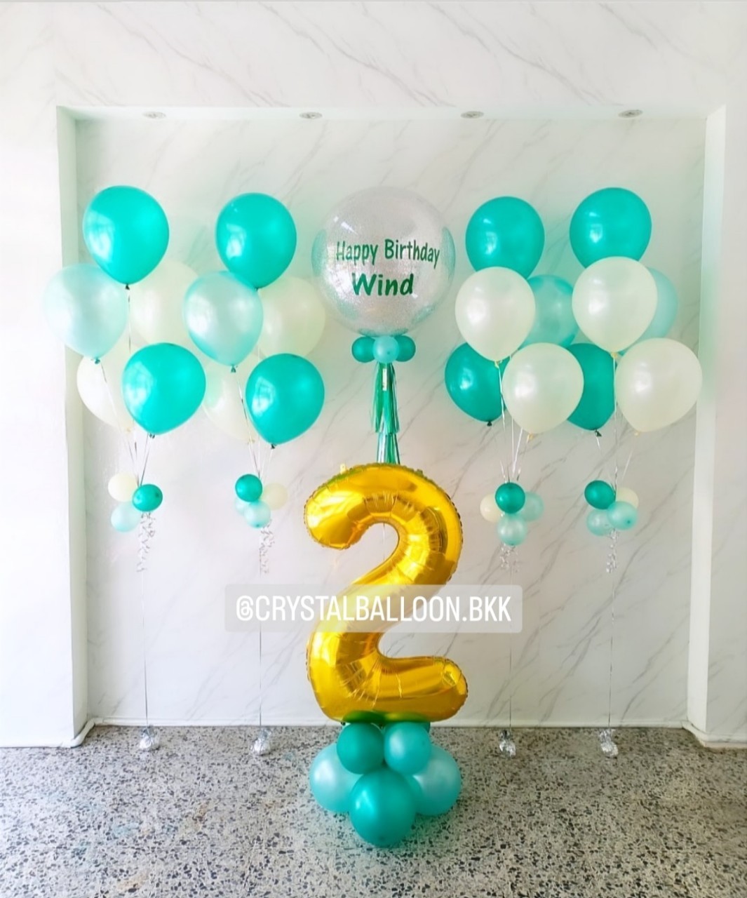 ลูกโป่ง วันเกิดเด็ก Bubble ขนาด 24" สีเงิน พร้อม ช่อลูกโป่ง 5 ลูก 4 ช่อ พร้อมตกแต่ง ฟอยล์ตัวเลข ขนาด 40" ตั้งฐาน 1 ชิ้น สามารถเปลี่ยนสีลูกโป่ง/เปลี่ยนข้อความ/เปลี่ยนสี-ฟอยล์ตัวเลข/เปลี่ยนขนาดได้
